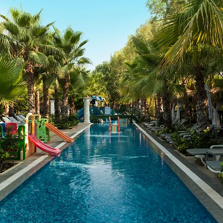 Üdülőközpont Delphin Palace Antalya