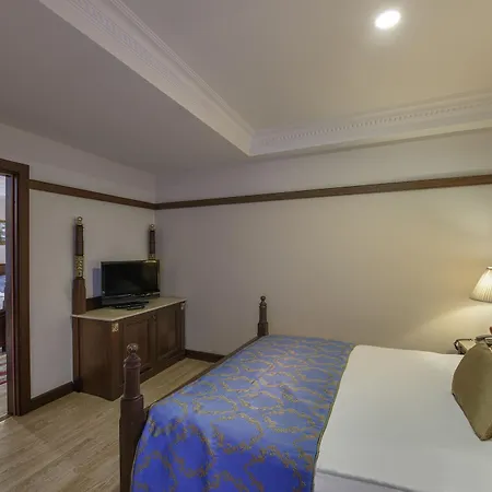 Üdülőközpont Delphin Palace 5*